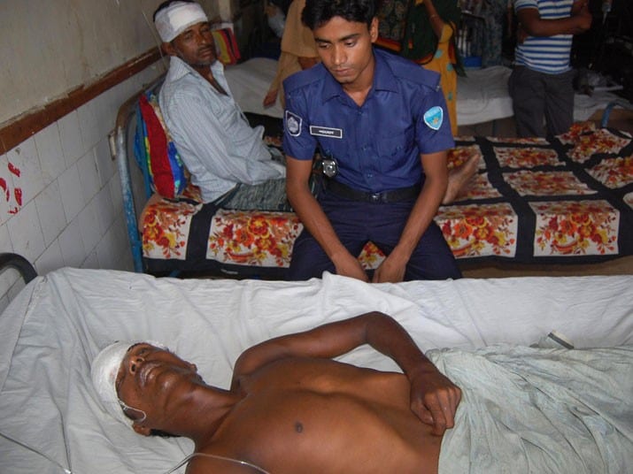 Picture link: The Telegraph, গুলিবিদ্ধ এক রেহিঙ্গা Picture: AFP/GettyImages